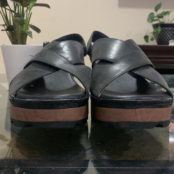 CAT (CATERPILLAR) Chunky Block Wood Heel Black Leather Slingback Sandals - Picture 8 of 12